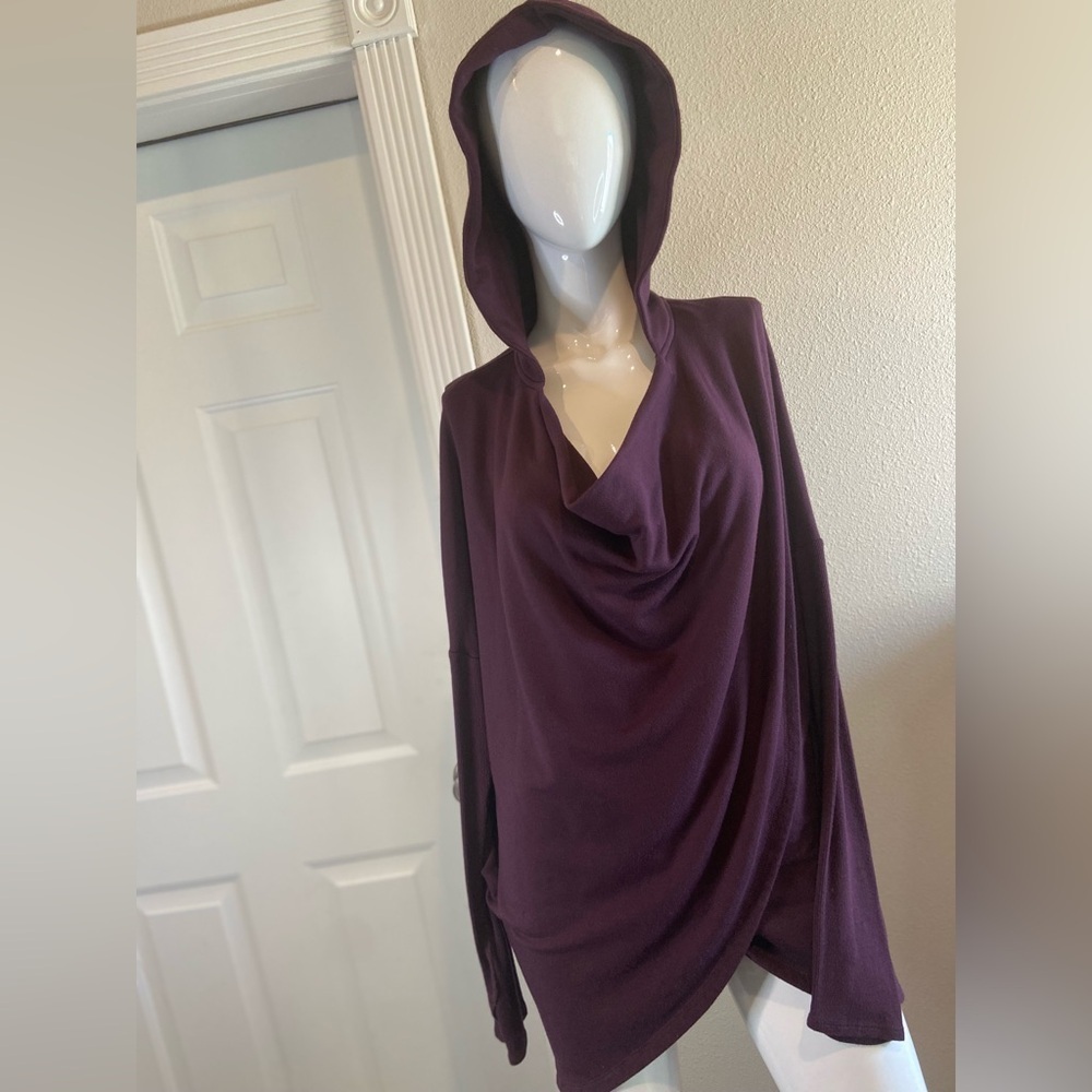 Athleta~Soft~Cozy~Relaxed~Hooded~
Front Wrap Detail~Sweatshirt Cover-Up~Size M